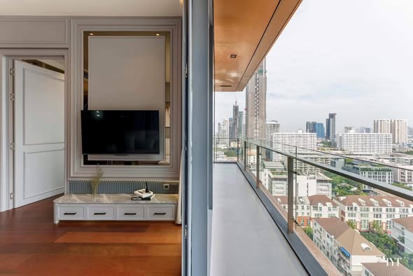 room interior of KHUN by YOO
