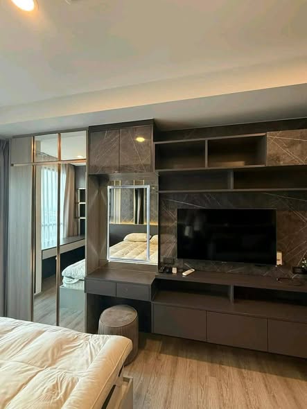 living room and bedroom of Knightsbridge Collage Sukhumvit 107