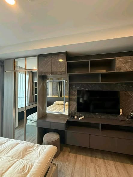 living room and bedroom of Knightsbridge Collage Sukhumvit 107