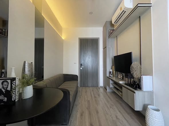 living room and room interior of KnightsBridge Prime Onnut