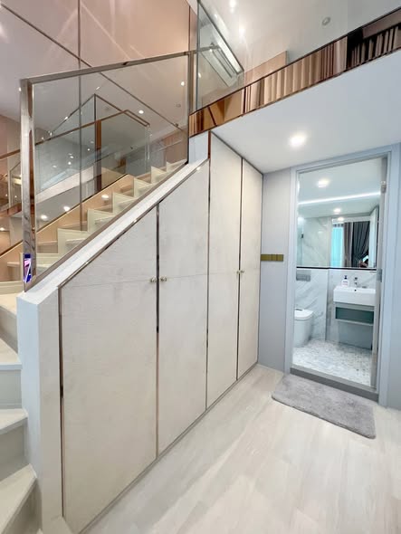 room interior and bathroom of KnightsBridge Prime Sathon