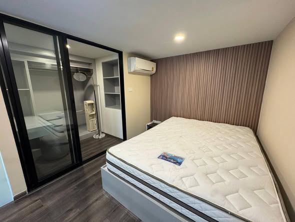 bedroom and room interior of KnightsBridge Space Rama9