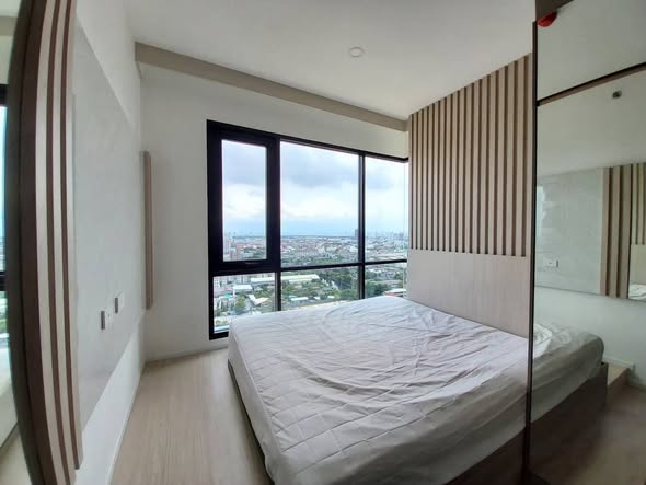 bedroom and room interior of Knightsbridge Sukhumvit-Thepharak