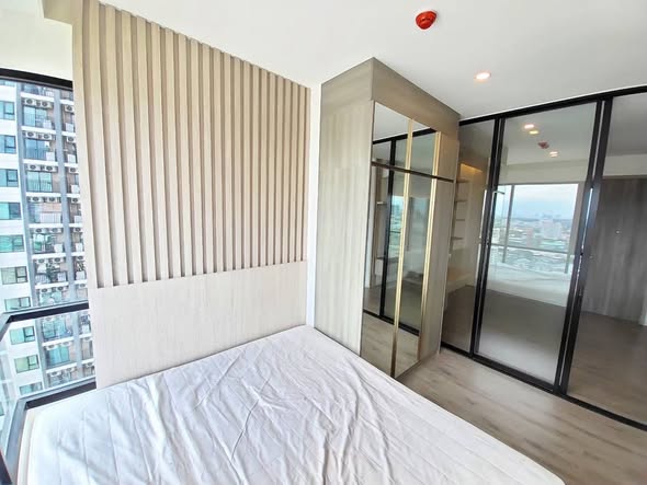 bedroom and room interior of Knightsbridge Sukhumvit-Thepharak