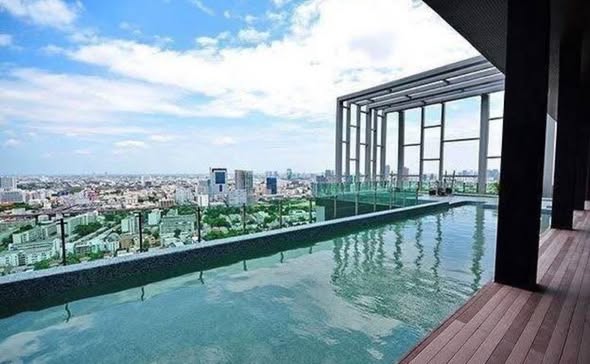 pool of KPN The Capital Condo