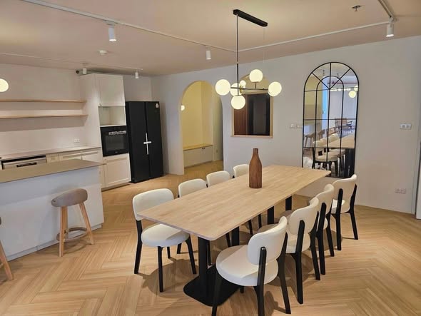 room interior and kitchen of Las Colinas