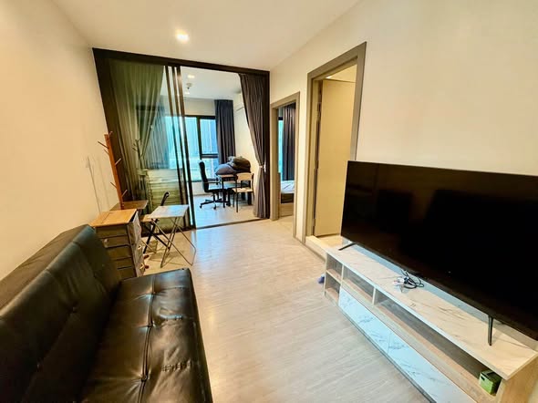 living room and bedroom of Life Asoke – Rama 9