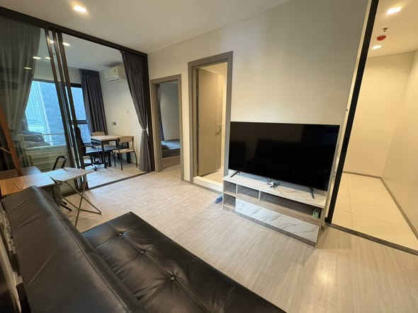 living room and room interior of Life Asoke – Rama 9