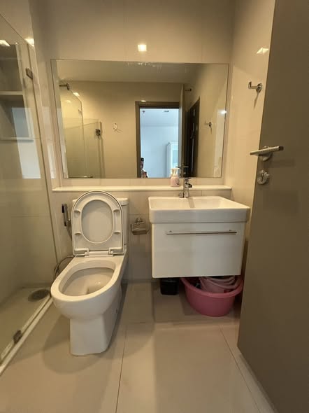bathroom of Life Asoke Hype