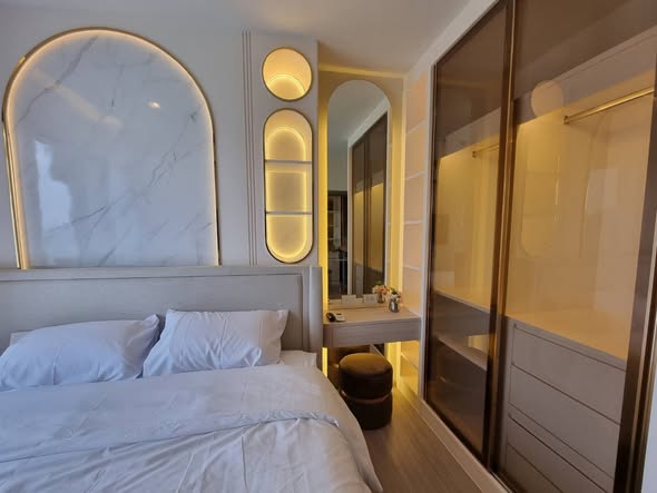 bedroom of Life Asoke Hype