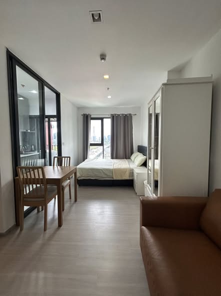 bedroom of Life Asoke Hype