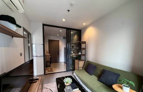 bedroom and living room of Life Asoke Hype