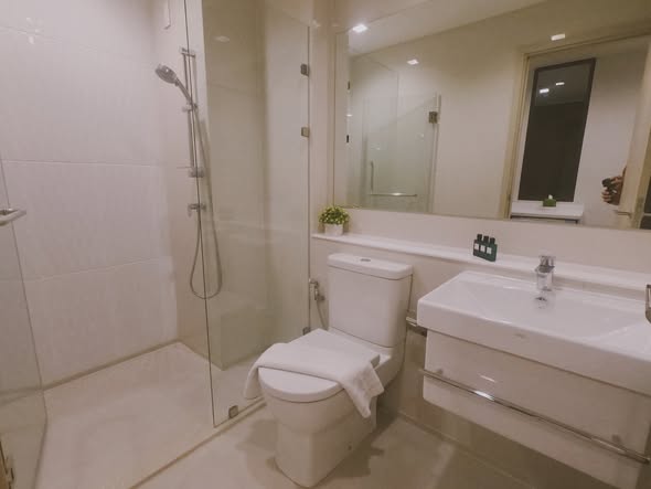 bathroom of Life One Wireless