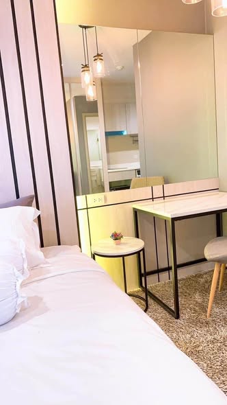 bedroom of Life One Wireless
