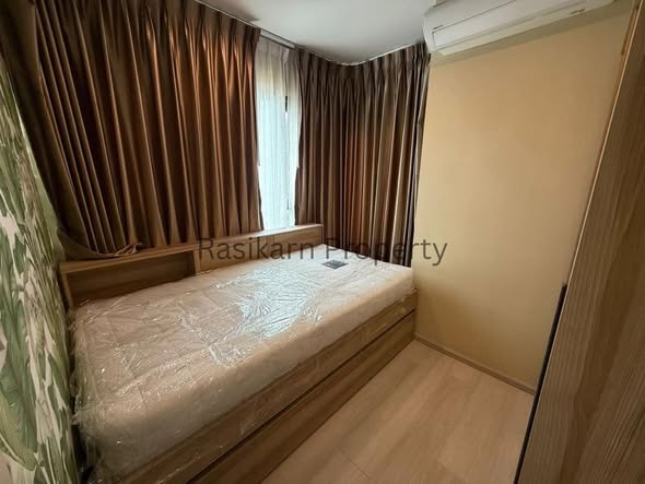 bedroom of Life One Wireless