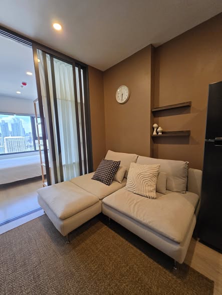 bedroom and living room of Life Rama 4 – Asoke