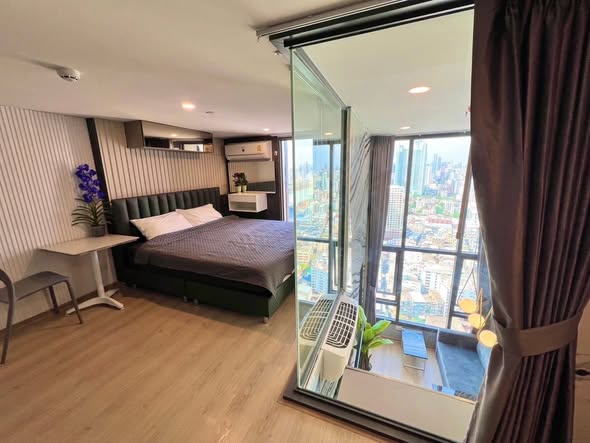 bedroom and room interior of Life Rama 4 – Asoke