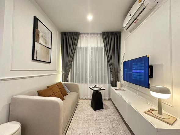living room and bedroom of Life Rama 4 – Asoke