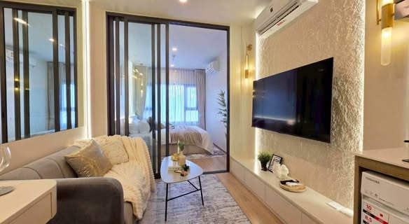 living room and bedroom of Life Rama 4 – Asoke