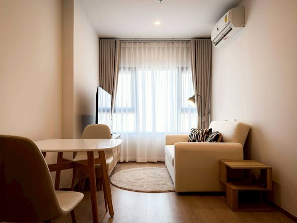living room and bedroom of Life Rama 4 – Asoke