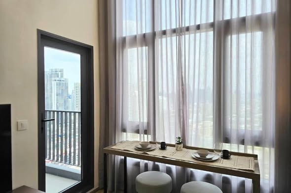 room interior of Life Rama 4 – Asoke