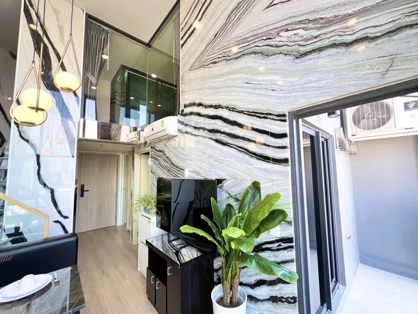 room interior of Life Rama 4 – Asoke