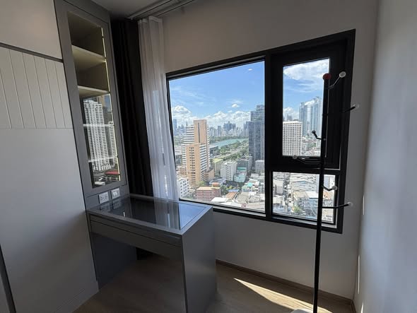 room interior of Life Rama 4 – Asoke