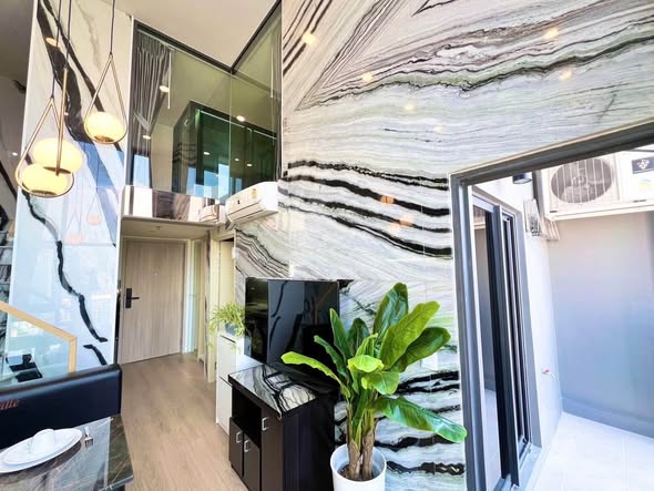 room interior of Life Rama 4 – Asoke