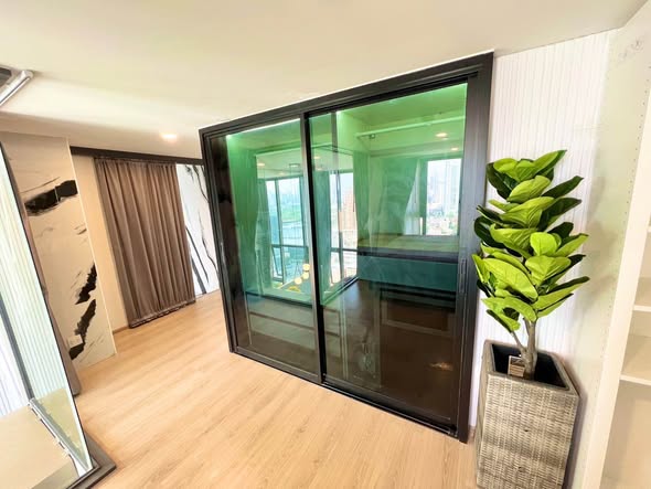 room interior of Life Rama 4 – Asoke