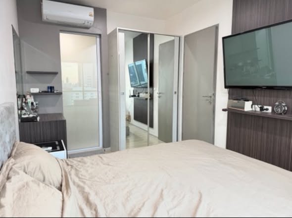bedroom and room interior of Life Ratchadapisek