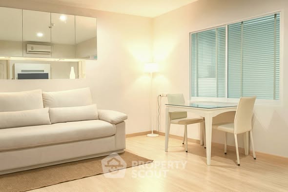 bedroom and living room of Life @ Sathon 10