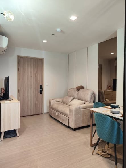 living room and room interior of Life Sathorn Sierra ไลฟ์ สาทร เซียร์รา