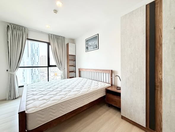 bedroom and room interior of Life Sukhumvit 48