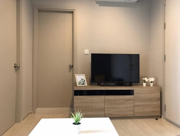 bedroom and room interior of Life Sukhumvit 48