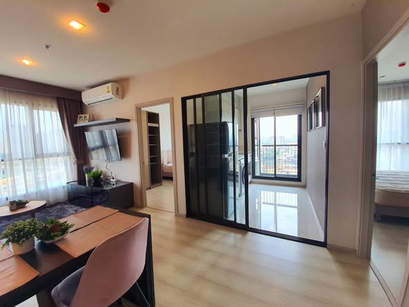 bedroom and room interior of Life Sukhumvit 48