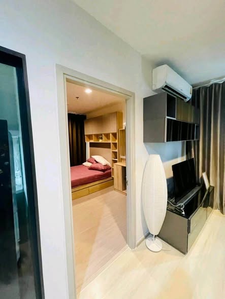 bedroom and room interior of Life Sukhumvit 48