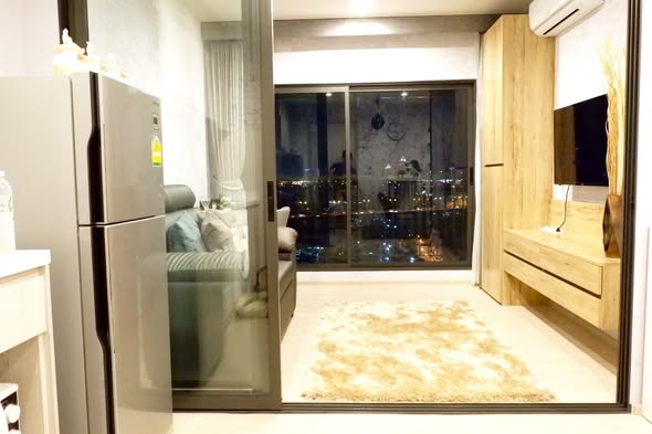 bedroom and room interior and bathroom of Life Sukhumvit 48