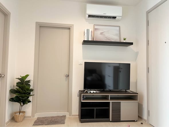 living room and room interior of Life Sukhumvit 48