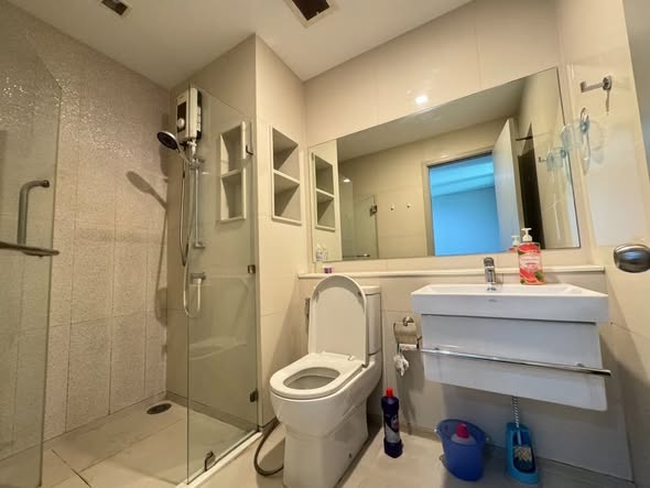 bathroom of Life Sukhumvit 62