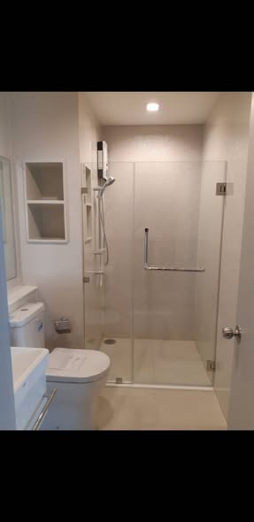 room interior and bathroom of Life Sukhumvit 62
