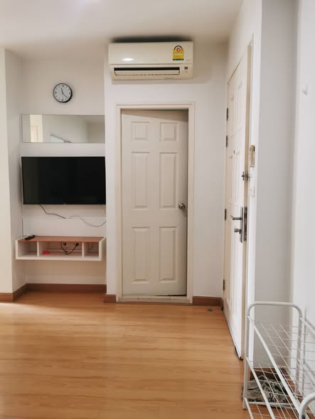 bedroom and room interior of Life @ Sukhumvit 65