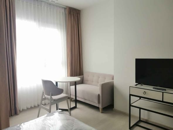living room and bedroom of แชปเตอร์ วัน ชายน์ บางโพ