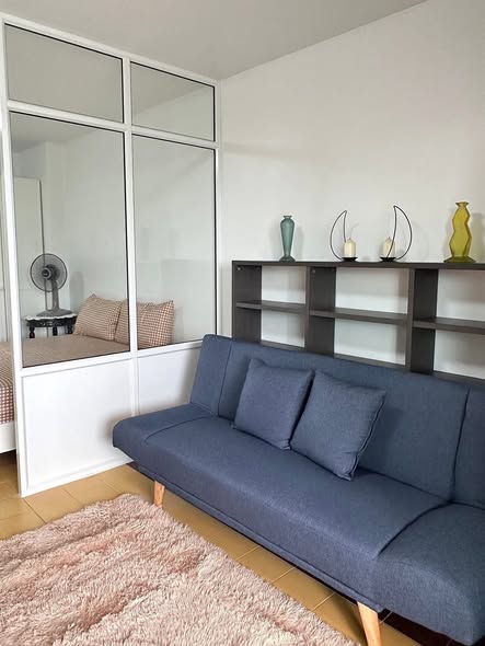 living room and room interior of คอนโดฌ็องเซลิเซ่ ศรีสมาน
