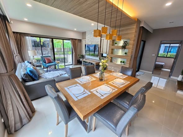 living room and room interior of บ้านลุมพินี สวนหลวง ร.๙