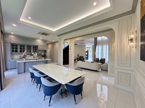 living room and room interior and kitchen of นาราสิริ กรุงเทพกรีฑา