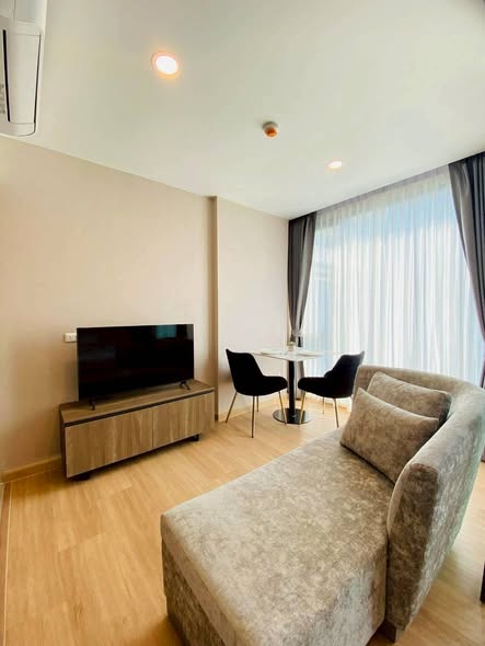living room and bedroom of LLoyd Soonvijai Condo