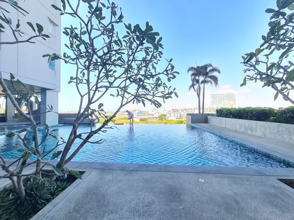 pool of Lumpini Condo Town North Pattaya-Sukumvit