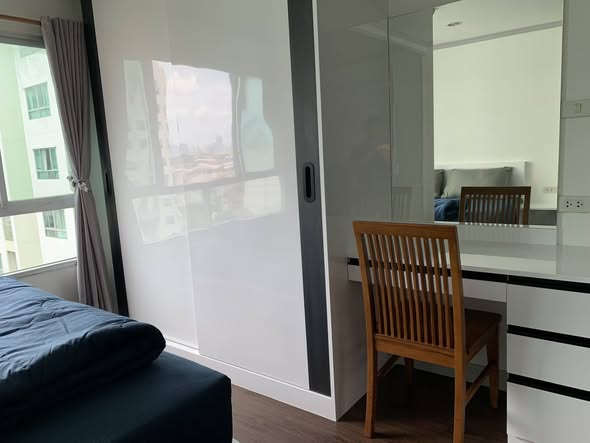 bedroom and room interior of Lumpini Place Rama 8