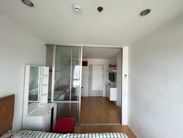 bedroom and room interior of Lumpini Place Srinagarindra – Hua Mak Station