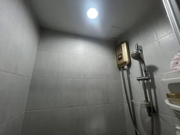 bathroom of Lumpini Place Suksawat – Rama 2